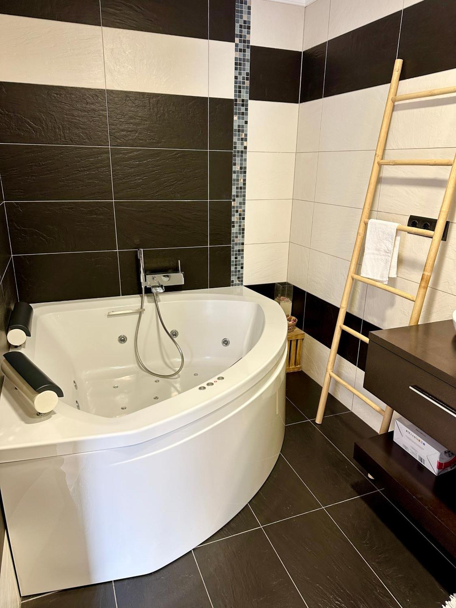 Casa Con Jacuzzi Y Piscina Con Vistas Al Castillo Corbera de Alcira Dış mekan fotoğraf